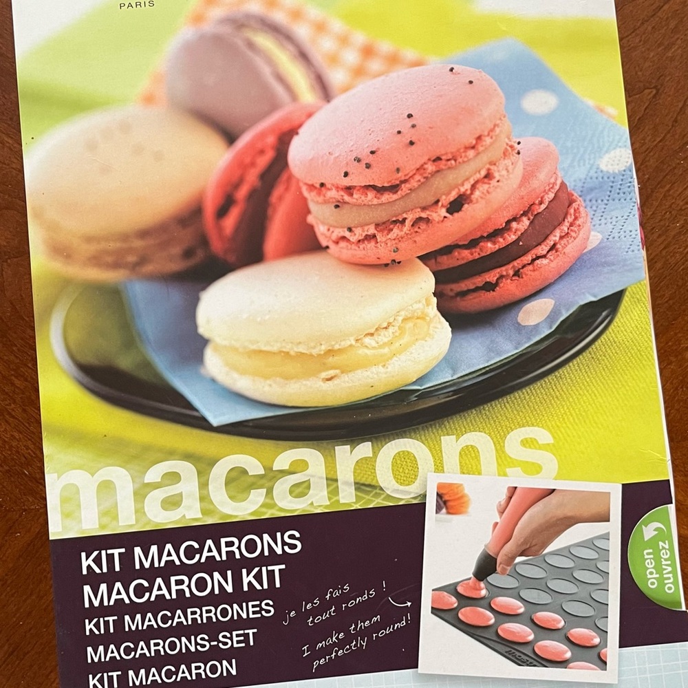 Mastrad Paris Macaron Kit